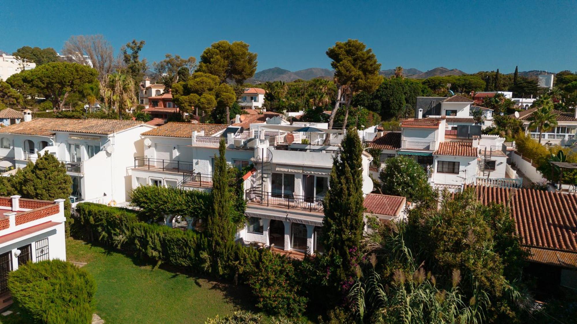 Cozy At The In Costabella, Ferienhaus *